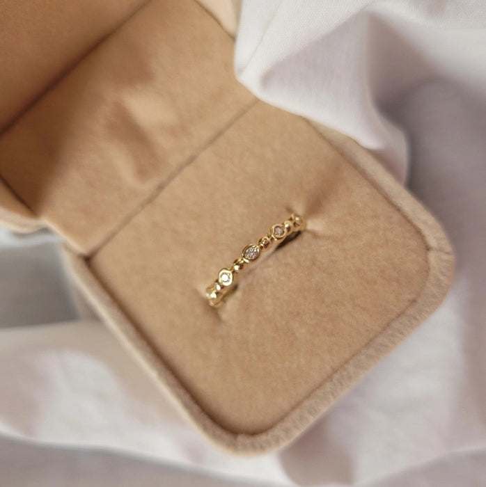 Inel Subțire Aur 8K cu Zirconii Albe