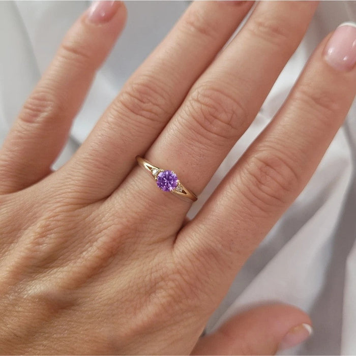 Inel Aur 8K cu Piatră Violetă - Eleganță Subtilă