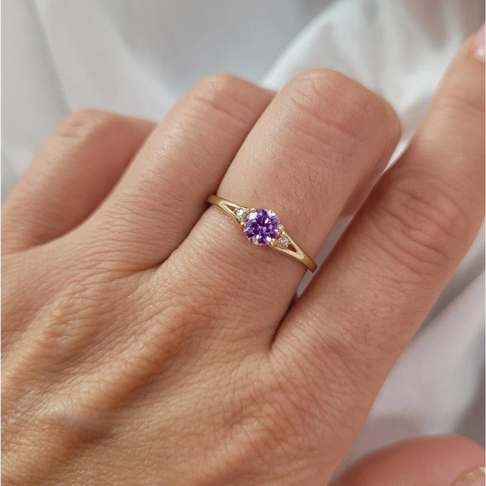 Inel Aur 8K cu Piatră Violetă - Eleganță Subtilă