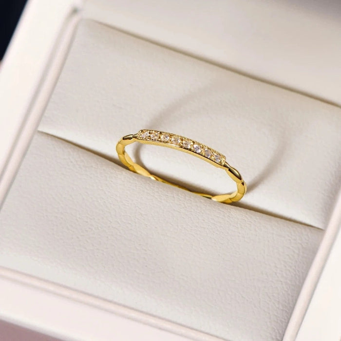 Inel Delicat Aur 8K cu Zirconii Albe - Eleganță Subtilă