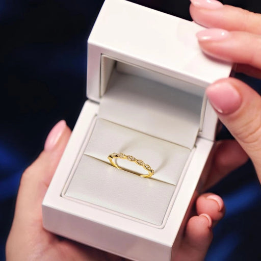 Inel Delicat Aur 8K cu Zirconii - Eleganță Subtilă