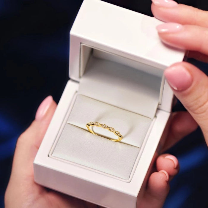 Inel Delicat Aur 8K cu Zirconii - Eleganță Subtilă