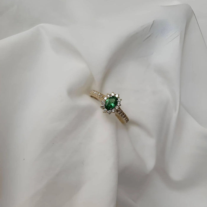 Inel de Logodnă Aur 8K cu Piatră Verde – Eleganță Atemporală