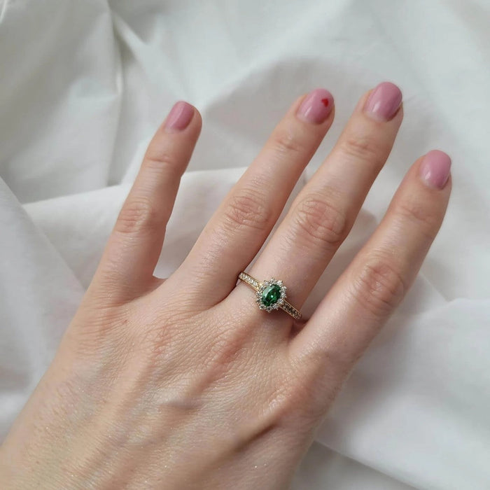 Inel de Logodnă Aur 8K cu Piatră Verde – Eleganță Atemporală