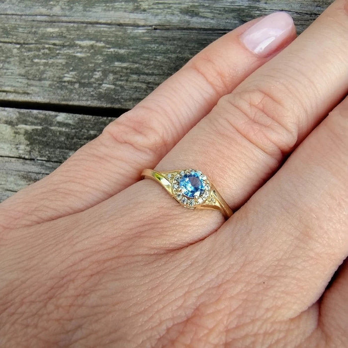 Inel de Logodnă Aur 8K cu Zirconiu Albastru - Eleganță Eternă