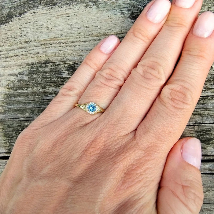 Inel de Logodnă Aur 8K cu Zirconiu Albastru - Eleganță Eternă