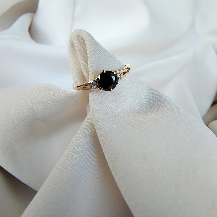 Inel Aur 8K cu Piatră Neagră Elegantă