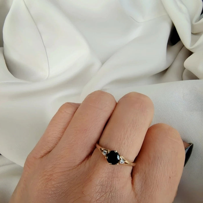 Inel Aur 8K cu Piatră Neagră Elegantă