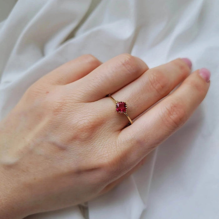Inel Aur 8K cu Piatră Rubină - Eleganță Atemporală
