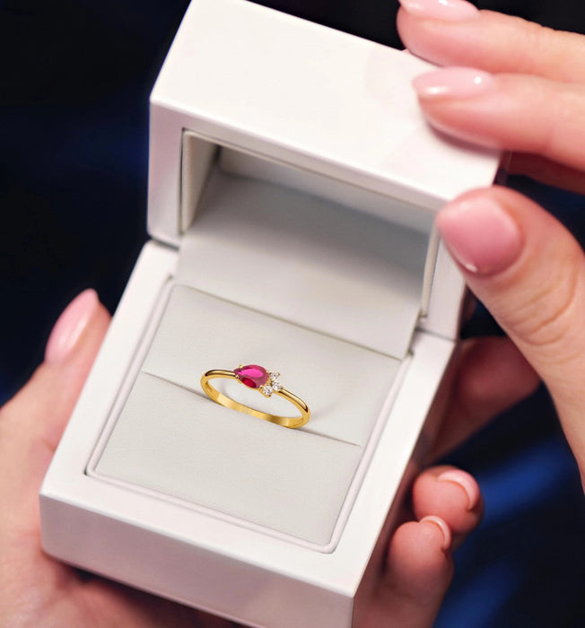 Inel Aur 8K cu Zirconiu Rubin și Design Elegant