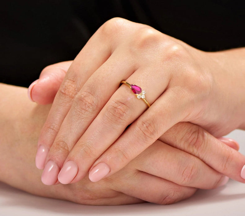 Inel Aur 8K cu Zirconiu Rubin și Design Elegant