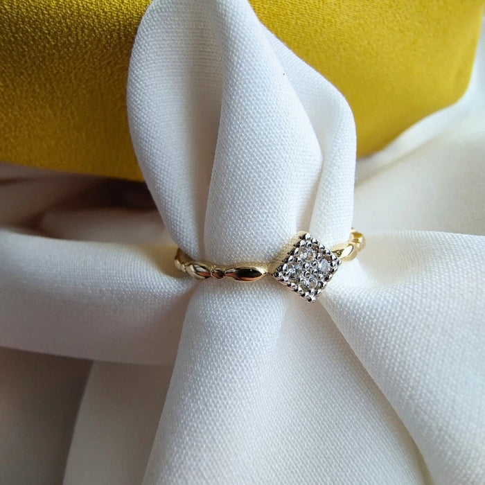 Inel Aur 8K ROMB cu Zirconiu Alb - Eleganță Subtilă