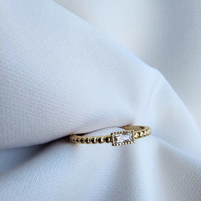 Inel Aur 8K cu Biluțe și Piatră Albă - Eleganță Subtilă