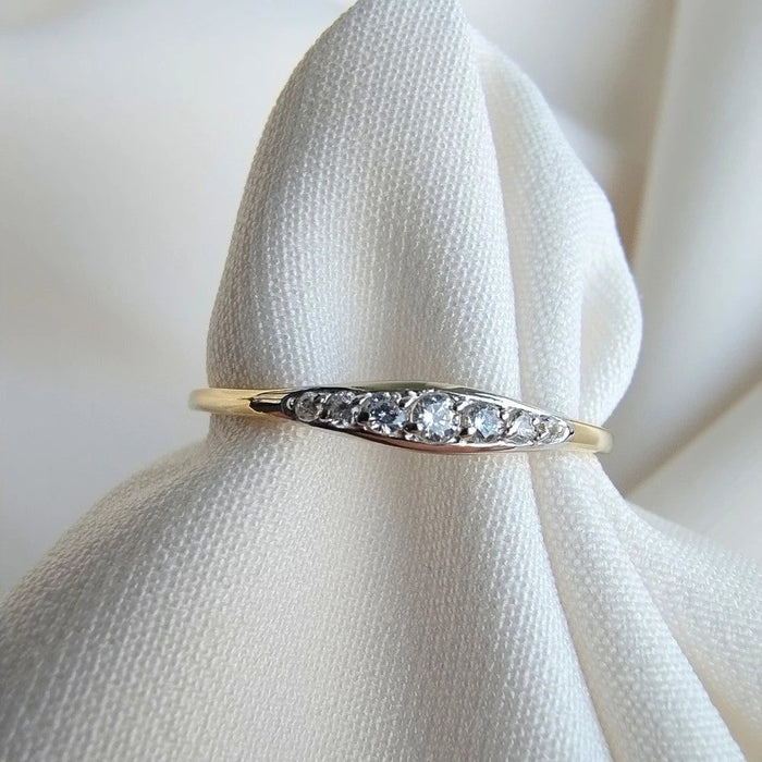 Inel Subțire Aur 8K cu Zirconiu Alb - Eleganță Delicată