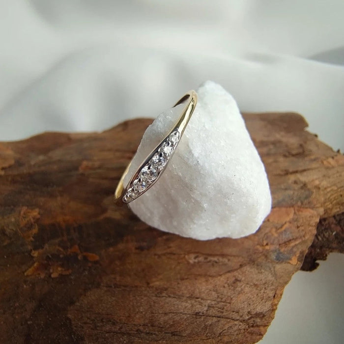 Inel Subțire Aur 8K cu Zirconiu Alb - Eleganță Delicată