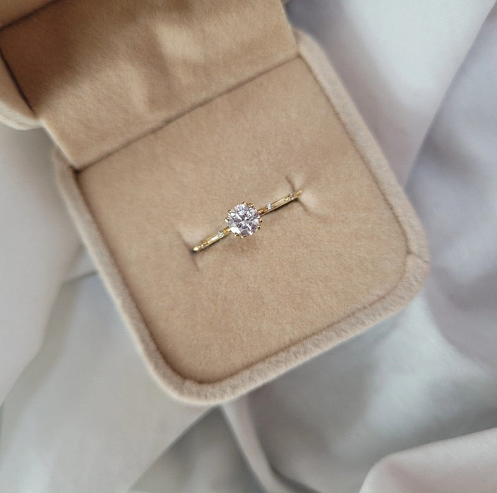 Inel Delicat Aur 8K cu Pietre Albe - Eleganță Subtilă