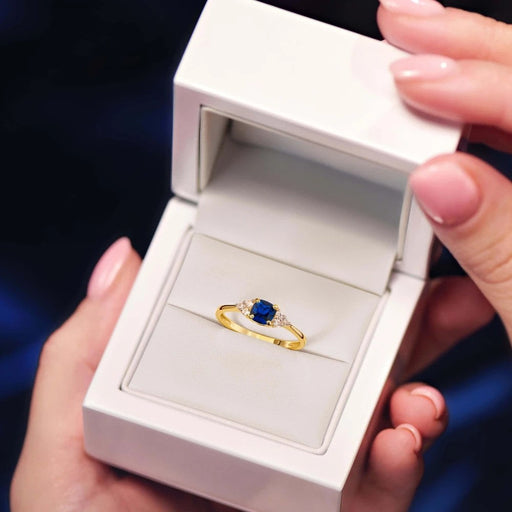 Inel Aur 8K cu Piatră Albastră – Eleganță Subtilă