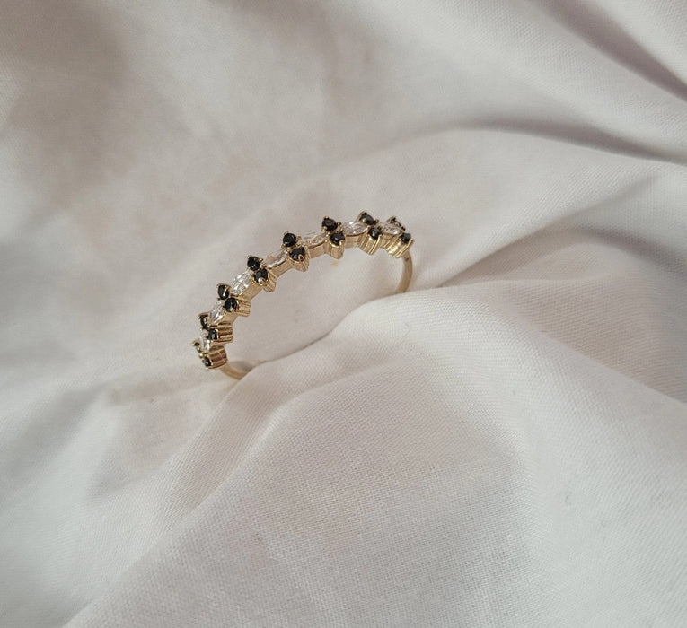 Inel Aur 8K cu Zirconii Negre și Albe - Design Unic