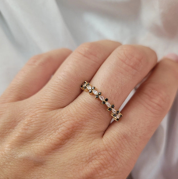 Inel Aur 8K cu Zirconii Negre și Albe - Design Unic