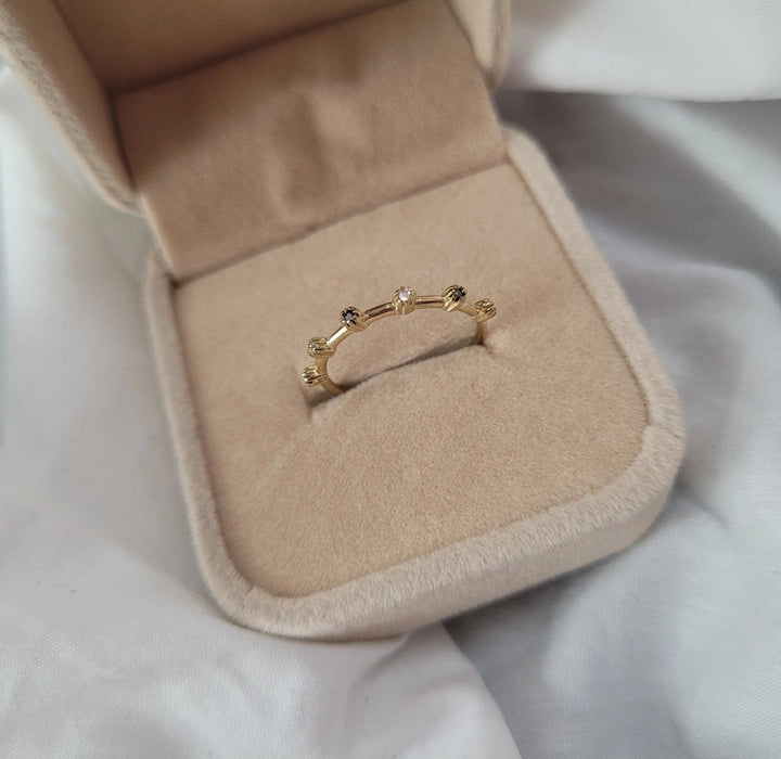 Inel Aur 8K Cu Zirconii Albe și Negre