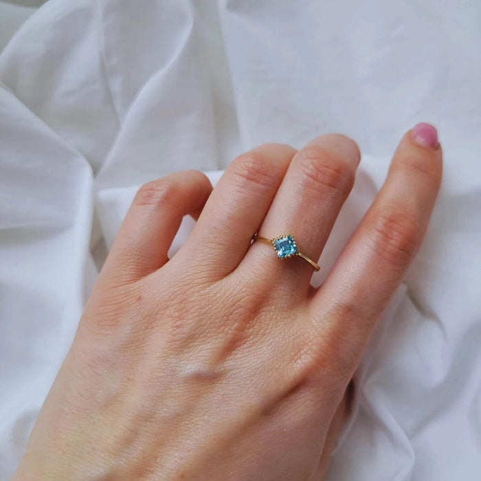 Inel Aur 8K Cu Piatra Albastră