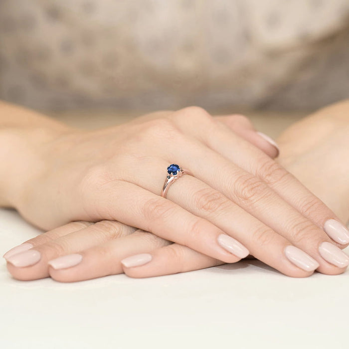 Inel Aur 14k cu Safir 0.50 ct si Diamante Naturale Negre 0.029 ct