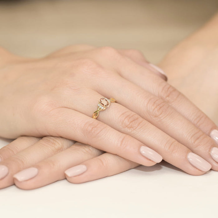 Inel Aur 14k cu Morganit 0.60 ct si Diamante 0.05 ct - Galben