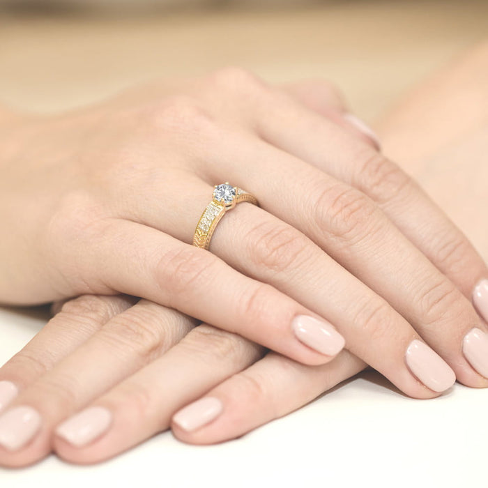 Inel Aur 14K cu Safir Alb 0.60 ct si Diamante Naturale 0.08 ct