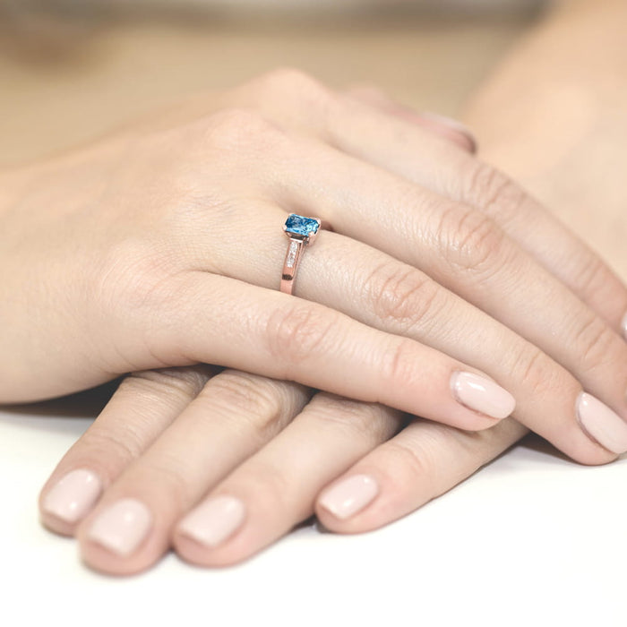 Inel Aur 14K cu Topaz Swiss 0.65 ct si Diamante Naturale 0.04 ct