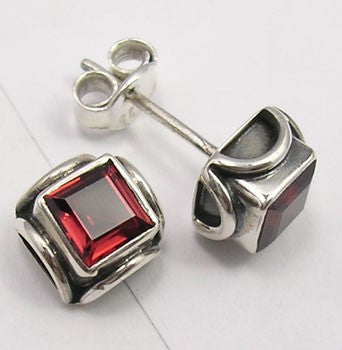 Cercei Argint 925 cu Garnet, 0.7 cm lungime