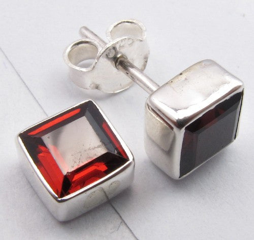 Cercei Argint 925 cu Garnet, 0.7 cm lungime