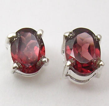 Cercei Argint 925 cu Garnet, 0.7 cm lungime