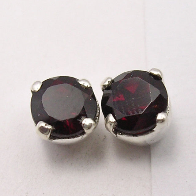 Cercei Argint 925 cu Garnet, 0.7 cm lungime