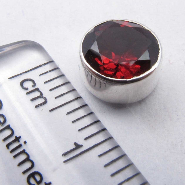 Cercei Argint 925 cu Garnet, 0.8 cm lungime