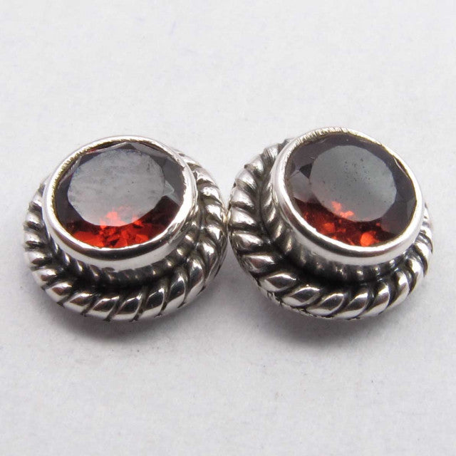 Cercei Argint 925 cu Garnet, 0.8 cm lungime