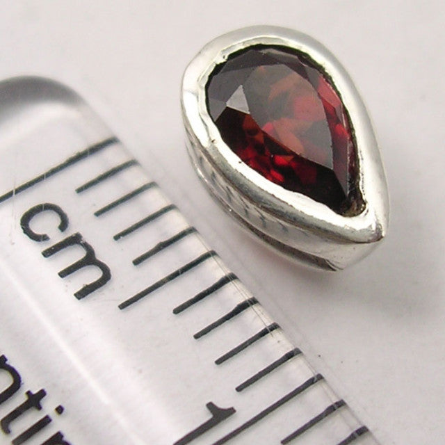Cercei Argint 925 cu Garnet, 0.8cm lungime
