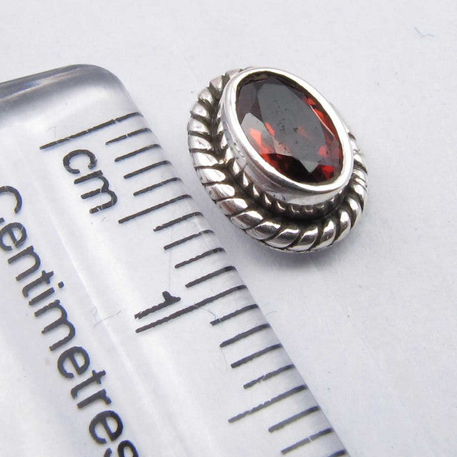 Cercei Argint 925 cu Garnet, 0.9 cm lungime