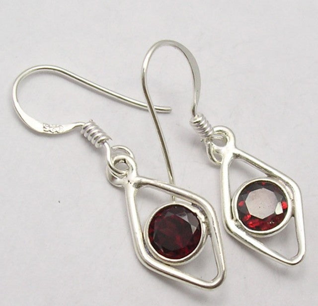 Cercei Argint 925 cu Garnet, 3,2 cm lungime