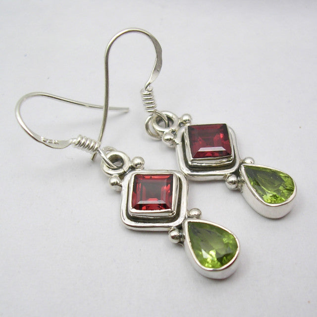 Cercei Argint 925 cu Garnet si Peridot, 3.5 cm lungime