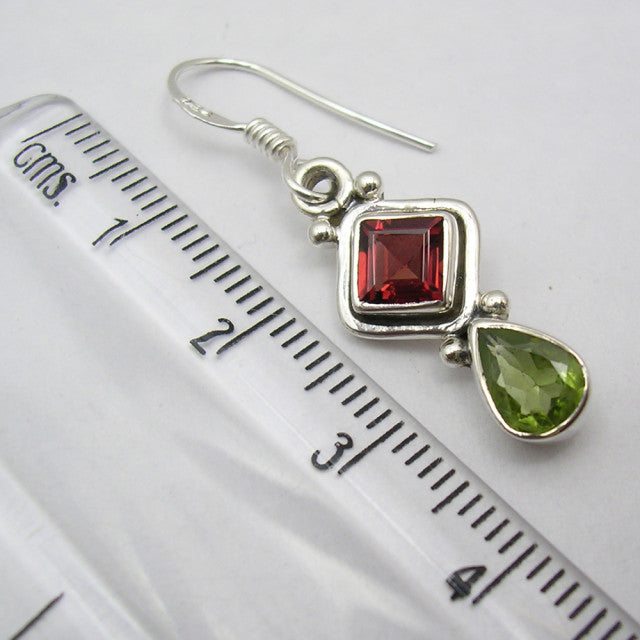Cercei Argint 925 cu Garnet si Peridot, 3.5 cm lungime