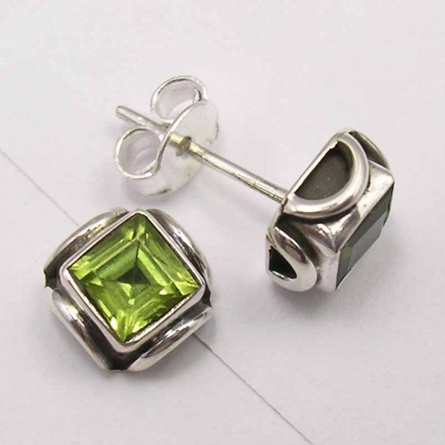 Cercei Argint 925 cu Peridot 0.7 cm lungime