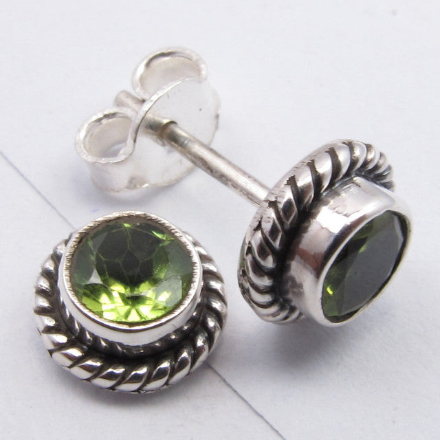 Cercei Argint 925 cu Peridot, 0.8 cm lungime