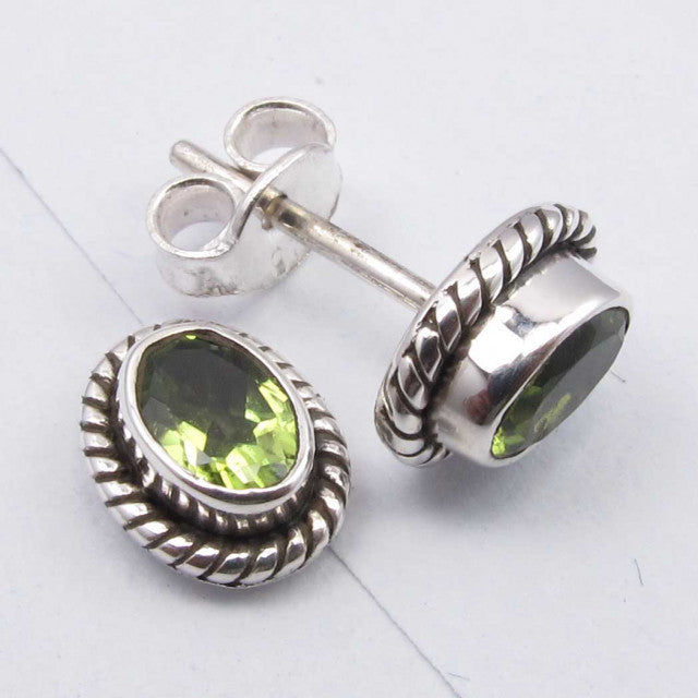 Cercei Argint 925 cu Peridot, 0.9 cm lungime