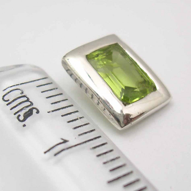 Cercei Argint 925 cu Peridot, 1.0 cm lungime