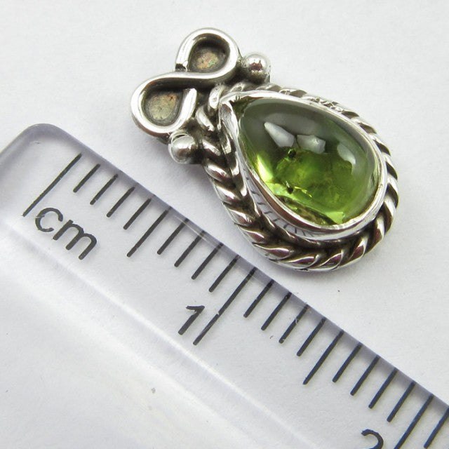 Cercei Argint 925 cu Peridot 1,4 cm lungime