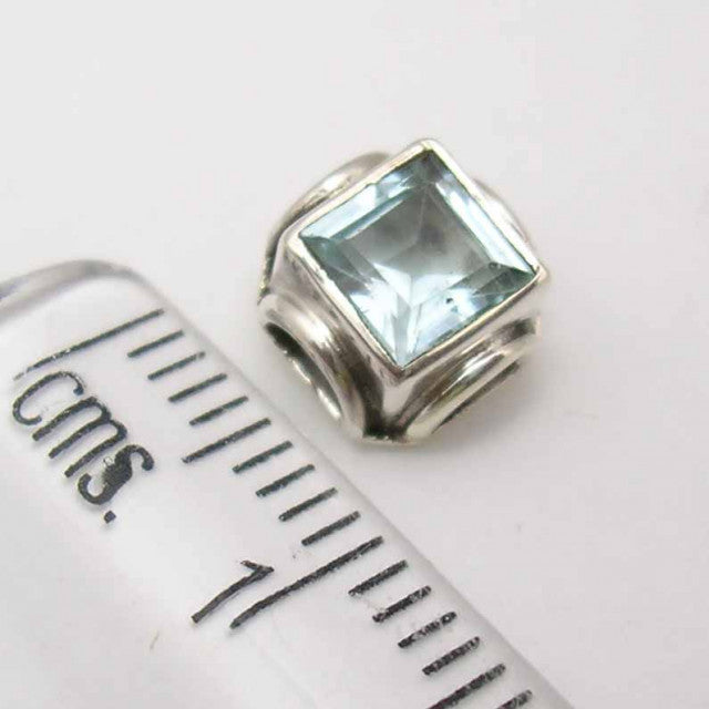 Cercei Argint 925 cu Topaz Albastru 0.7 cm lungime