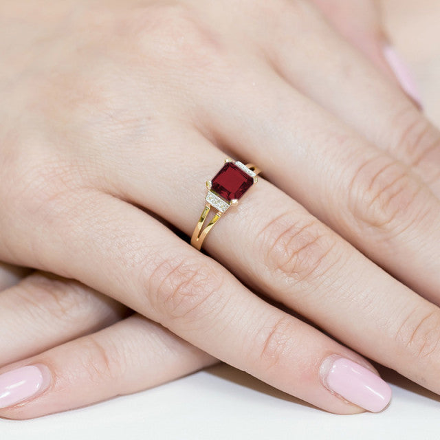 Inel Aur 14k cu Garnet 1.30 ct si Diamante Naturale 0.03 ct