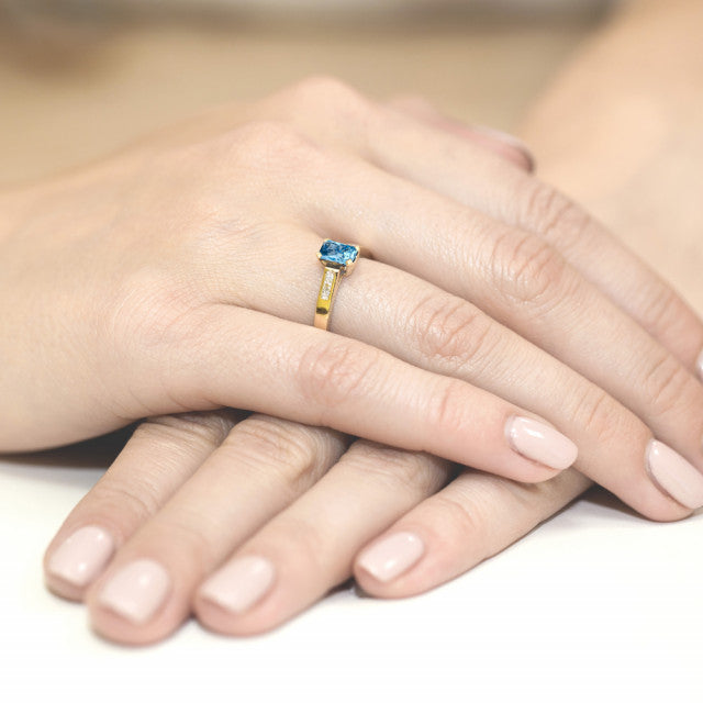 Inel Aur 14K cu Topaz Swiss 0.65 ct si Diamante Naturale 0.04 ct