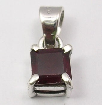Pandantiv Argint 925 cu Garnet 1,4 cm lungime