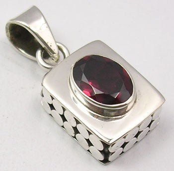 Pandantiv Argint 925 cu Garnet 2,5 cm lungime
